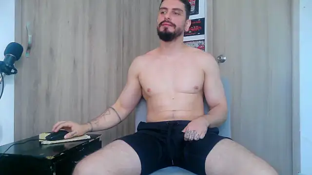 Aaron kwok28 online show from 11-17-25, 09:09