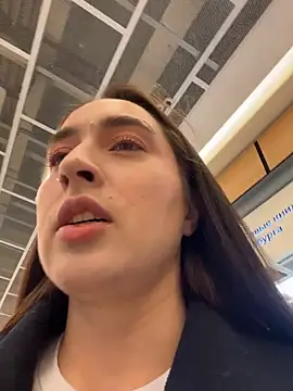 Holly Play online show from 11-17-25, 12:11