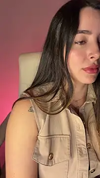 Snapshot of Alessia-miller_ chatting on 06-21-26, 11:40 Alessia-miller online show from 06-21-26, 11:40