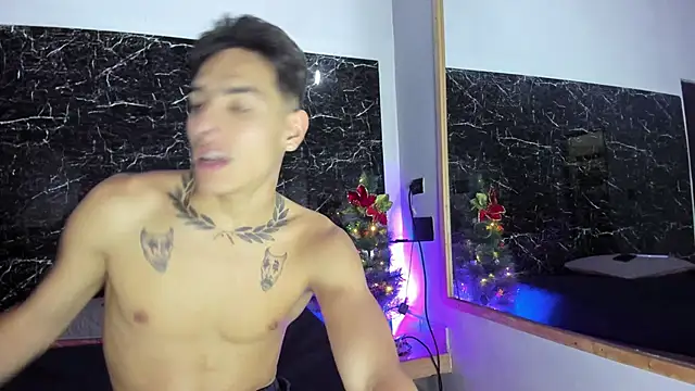 Snapshot of Couplehot__1 chatting on 12-29-24, 03:44 Couplehot 1 online show from 12-29-24, 03:44