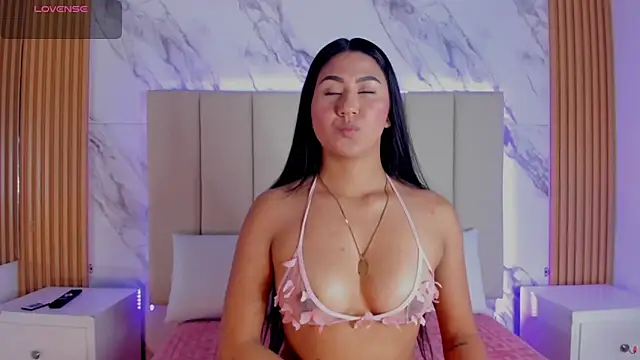 Iris Thompson  online show from 03-07-26, 12:40