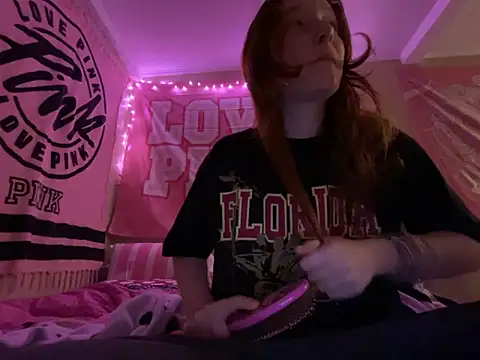 Snapshot of gingerbabe18 chatting on 12-19-25, 11:23 gingerbabe18 online show from 12-19-25, 11:23