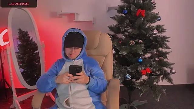 Snapshot of Dolly__Queen_ chatting on 12-08-24, 08:15 Dolly Queen online show from 12-08-24, 08:15