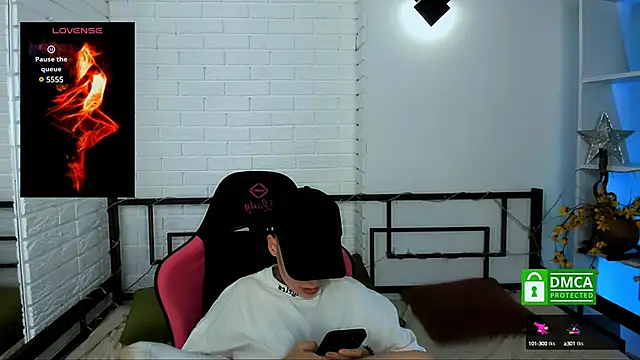 Snapshot of Dolly__Queen_ chatting on 12-20-24, 02:19 Dolly Queen online show from 12-20-24, 02:19