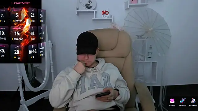 Snapshot of Dolly__Queen_ chatting on 01-20-25, 08:50 Dolly Queen online show from 01-20-25, 08:50