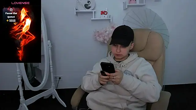 Snapshot of Dolly__Queen_ chatting on 01-20-25, 11:54 Dolly Queen online show from 01-20-25, 11:54