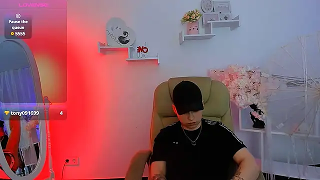 Snapshot of Dolly__Queen_ chatting on 02-12-25, 12:27 Dolly Queen online show from 02-12-25, 12:27