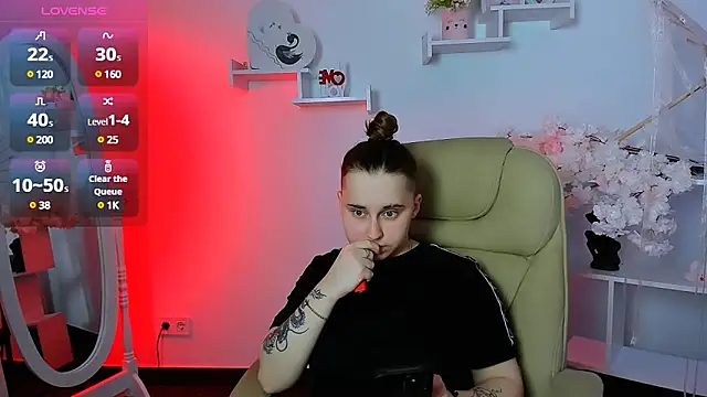 Snapshot of Dolly__Queen_ chatting on 02-17-25, 08:58 Dolly Queen online show from 02-17-25, 08:58