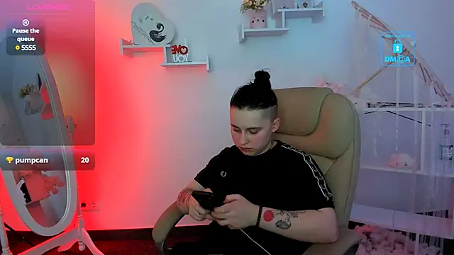 Snapshot of Dolly__Queen_ chatting on 02-25-25, 02:58 Dolly Queen online show from 02-25-25, 02:58