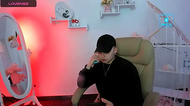 Snapshot of Dolly__Queen_ chatting on 02-26-25, 12:05 Dolly Queen online show from 02-26-25, 12:05