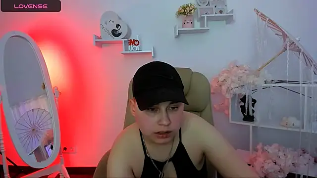 Snapshot of Dolly__Queen_ chatting on 03-04-25, 11:22 Dolly Queen online show from 03-04-25, 11:22