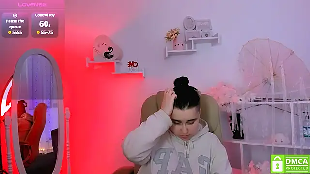 Snapshot of Dolly__Queen_ chatting on 03-12-25, 11:12 Dolly Queen online show from 03-12-25, 11:12