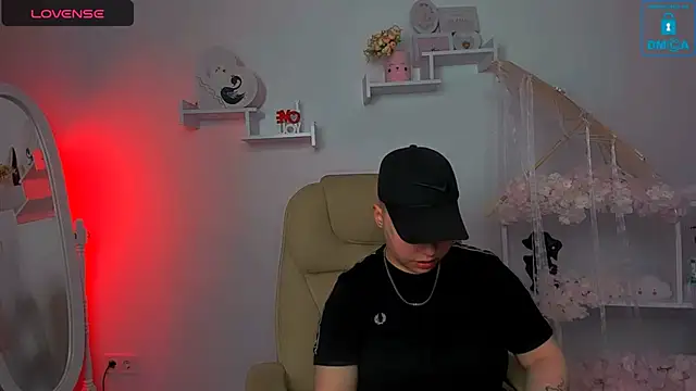 Snapshot of Dolly__Queen_ chatting on 03-21-25, 09:56 Dolly Queen online show from 03-21-25, 09:56