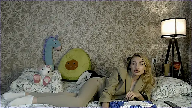 Ella Milla online show from 09-24-25, 11:57