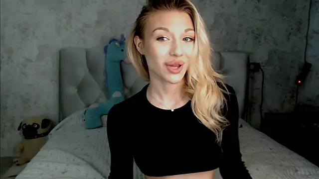 Snapshot of Ella_Milla chatting on 07-17-26, 12:56 Ella Milla online show from 07-17-26, 12:56