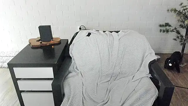 MendiPetite online show from 03-16-26, 08:46