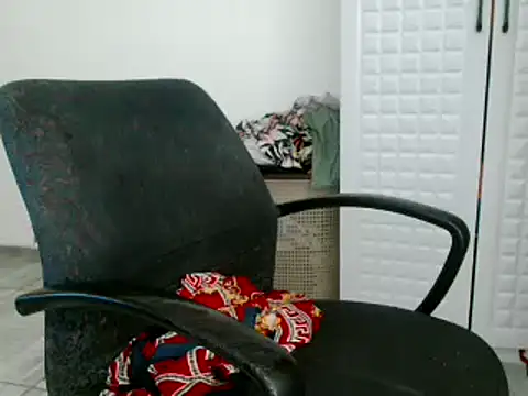 Hugetittiesxx2 online show from 02-14-25, 01:34