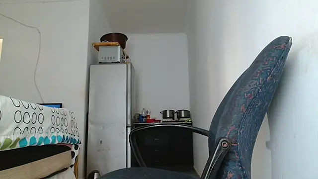 Hugetittiesxx2 online show from 04-05-26, 05:59