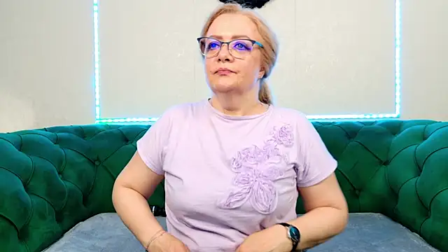 Snapshot of IvanaCharm chatting on 06-25-26, 03:28 IvanaCharm online show from 06-25-26, 03:28