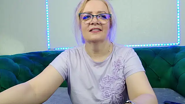 Snapshot of IvanaCharm chatting on 06-27-26, 03:33 IvanaCharm online show from 06-27-26, 03:33