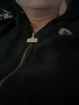 Snapshot of luna_14 chatting on 09-30-25, 10:42 luna 14 online show from 09-30-25, 10:42