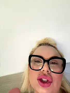 Snapshot of luna_14 chatting on 11-08-25, 08:14 luna 14 online show from 11-08-25, 08:14