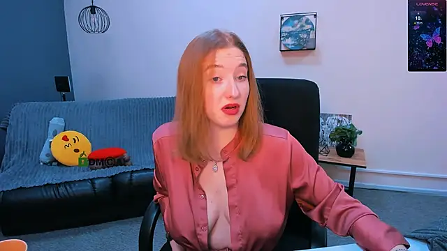 Snapshot of daisy_candy chatting on 12-24-24, 04:55 daisy candy online show from 12-24-24, 04:55