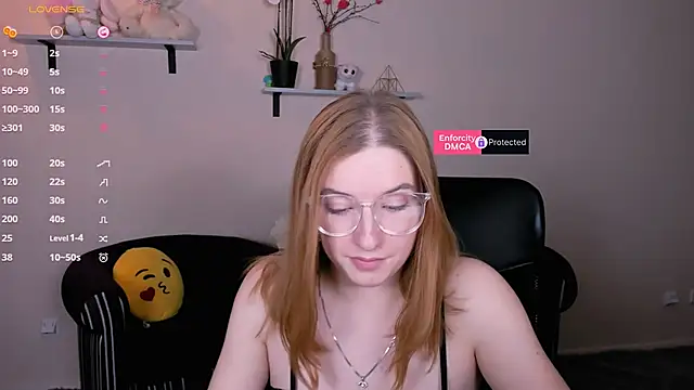 Snapshot of daisy_candy chatting on 02-14-25, 08:37 daisy candy online show from 02-14-25, 08:37