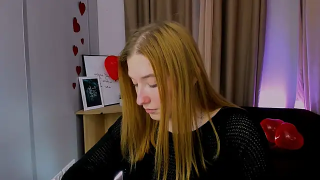 Snapshot of daisy_candy chatting on 02-26-25, 05:28 daisy candy online show from 02-26-25, 05:28