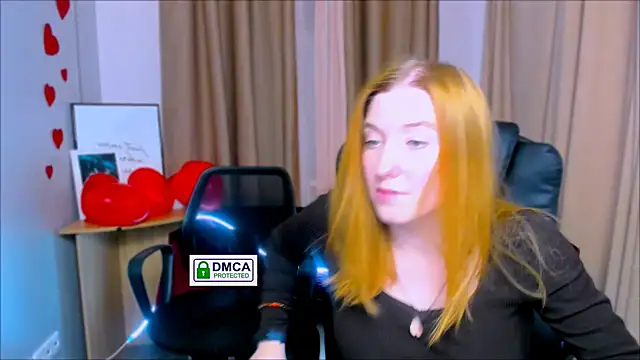 Snapshot of daisy_candy chatting on 03-05-25, 01:10 daisy candy online show from 03-05-25, 01:10