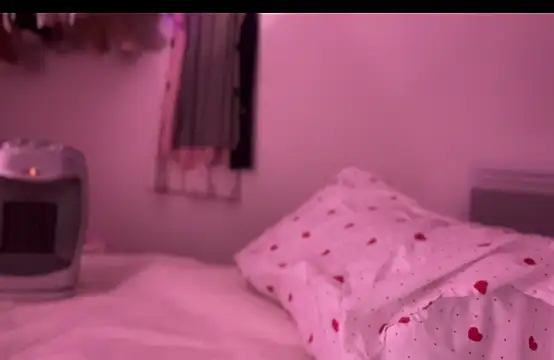 Snapshot of pinkie_piexx chatting on 03-06-25, 01:05 pinkie piexx online show from 03-06-25, 01:05