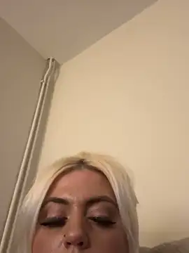 Snapshot of Blondiee3088 chatting on 12-01-24, 06:30 Blondiee3088 online show from 12-01-24, 06:30