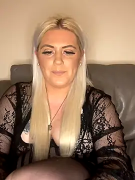 Snapshot of Blondiee3088 chatting on 12-03-24, 06:28 Blondiee3088 online show from 12-03-24, 06:28