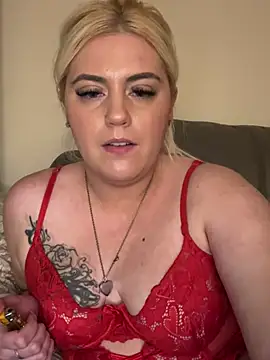 Snapshot of Blondiee3088 chatting on 02-05-25, 06:26 Blondiee3088 online show from 02-05-25, 06:26