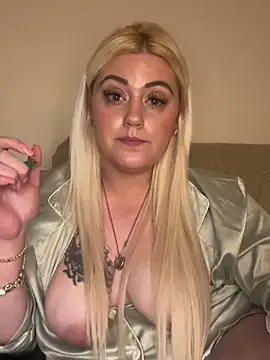 Snapshot of Blondiee3088 chatting on 02-12-25, 09:01 Blondiee3088 online show from 02-12-25, 09:01