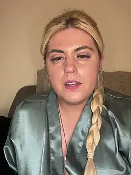 Snapshot of Blondiee3088 chatting on 02-25-25, 08:41 Blondiee3088 online show from 02-25-25, 08:41