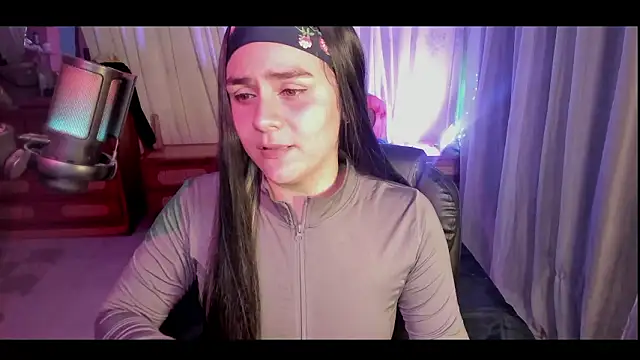 Snapshot of isabelacooperr chatting on 02-10-26, 03:27 isabelacooperr online show from 02-10-26, 03:27