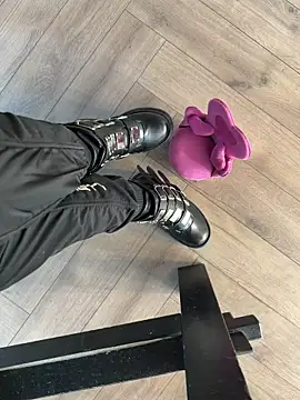 Snapshot of FeetVibe chatting on 02-12-26, 07:36 FeetVibe online show from 02-12-26, 07:36