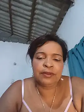 Snapshot of _violetta_- chatting on 06-05-26, 11:21 violetta - online show from 06-05-26, 11:21