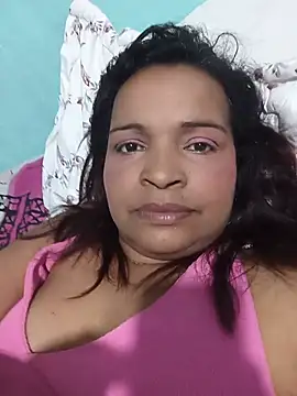 Snapshot of _violetta_- chatting on 06-20-26, 01:47 violetta - online show from 06-20-26, 01:47