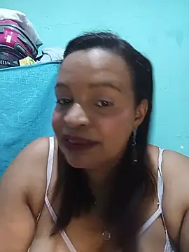 Snapshot of _violetta_- chatting on 06-26-26, 02:54 violetta - online show from 06-26-26, 02:54