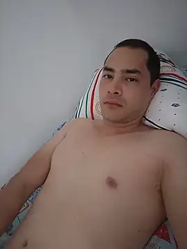 Snapshot of Mateo2803 chatting on 07-17-26, 11:28 Mateo2803 online show from 07-17-26, 11:28