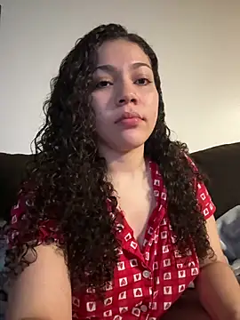 Snapshot of ladylavish chatting on 05-18-26, 05:35 ladylavish online show from 05-18-26, 05:35