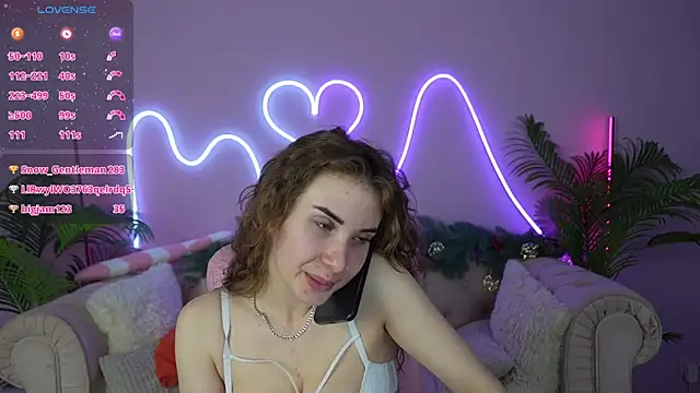 Snapshot of JennyyLuv chatting on 01-14-25, 02:40 JennyyLuv online show from 01-14-25, 02:40