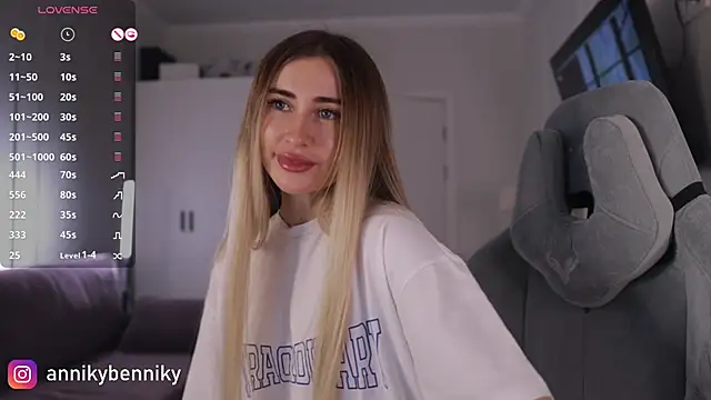 Coconutkittyy online show from 12-26-24, 07:16