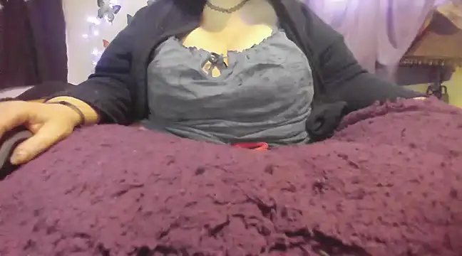 Snapshot of Alli_Kat chatting on 01-04-25, 06:30 Alli Kat online show from 01-04-25, 06:30