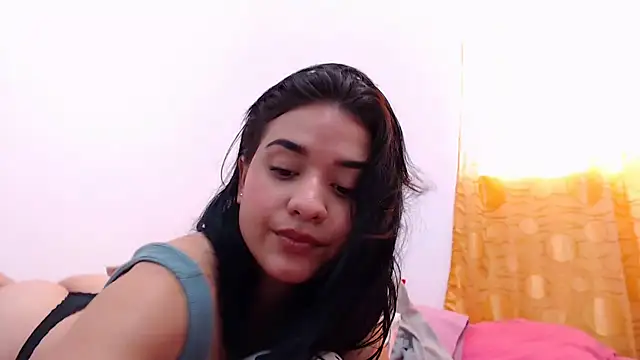 Snapshot of SaraBlosson chatting on 01-17-25, 06:33 SaraBlosson online show from 01-17-25, 06:33