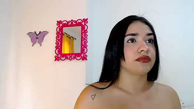 Snapshot of SaraBlosson chatting on 03-06-25, 08:27 SaraBlosson online show from 03-06-25, 08:27