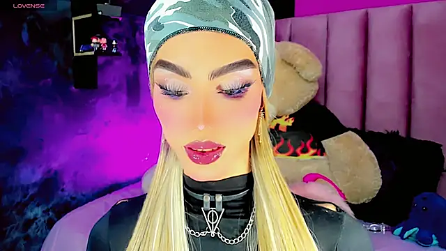 Snapshot of dollswit01 chatting on 02-28-25, 04:43 dollswit01 online show from 02-28-25, 04:43