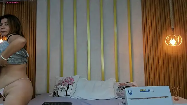 Snapshot of love_mommy chatting on 03-09-25, 08:51 love mommy online show from 03-09-25, 08:51